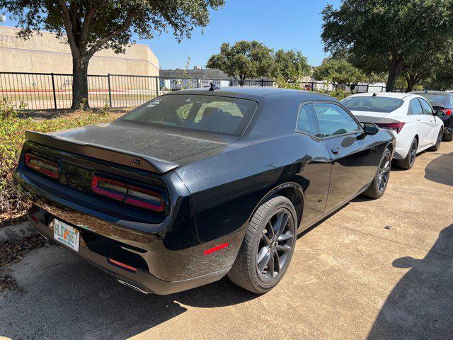 2022 dodge challenger sxt