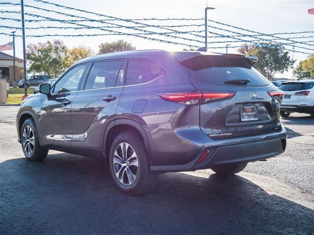 2021 toyota highlander xle
