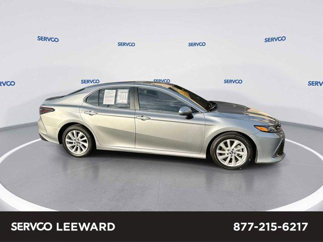 2022 toyota camry le