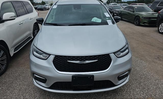 2024 chrysler pacifica hybrid select