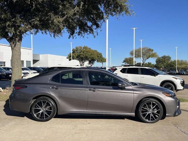 2021 toyota camry se