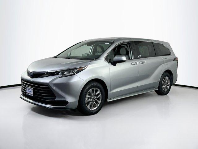 2022 toyota sienna le