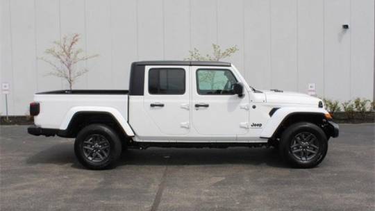 2024 Jeep Gladiator