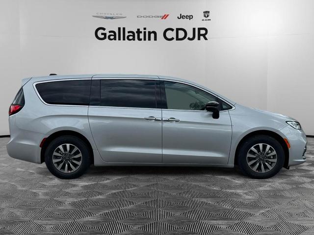 2024 chrysler pacifica hybrid select