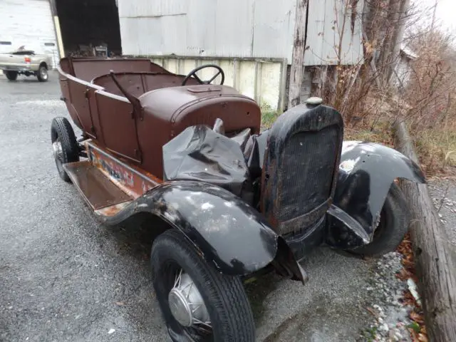 1926 0r 27 model t ford4 door convertable ??? sitting on model a chassis