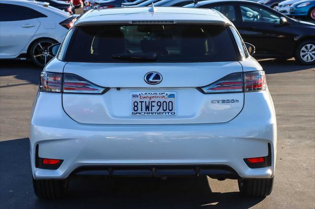 2017 lexus ct 200h base