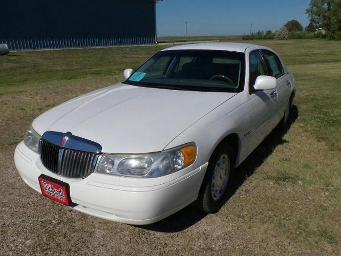 1999 lincoln town car signature signature 4dr sedan for sale in bijou hills, south dakota