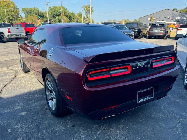 2021 dodge challenger sxt