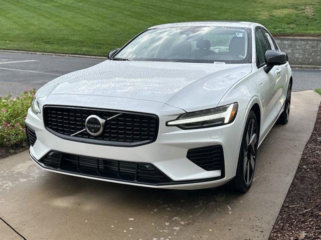 2024 volvo s60 recharge plug-in hybrid t8 plus dark theme