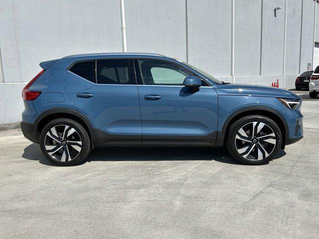 2024 volvo xc40 b5 plus bright theme