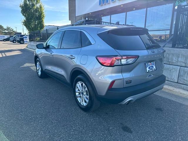 2022 ford escape se