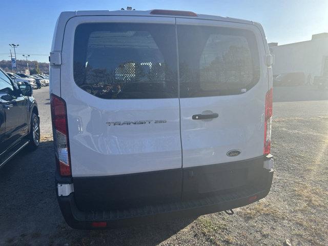 2022 ford transit-250 base