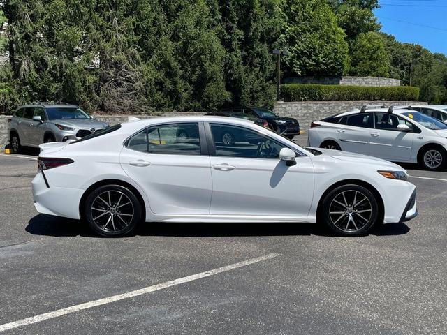 2023 toyota camry se