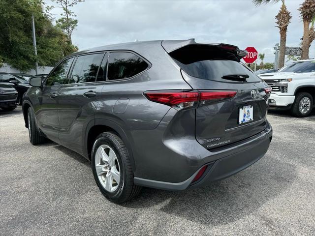 2022 toyota highlander le