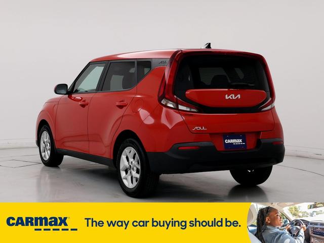 2022 kia soul lx