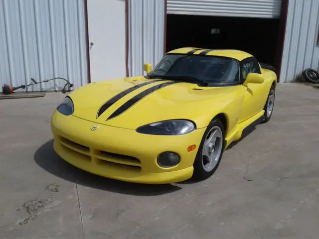 1994 dodge viper rt/10 (9200 orginal miles) yellow with black racing stripes