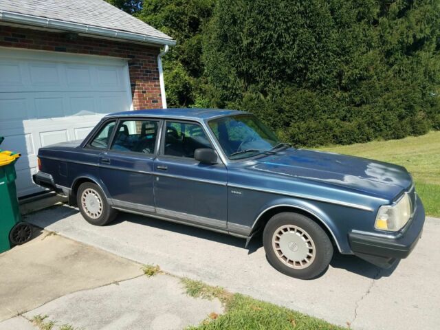 1993 volvo 240 sedan parts vehicle [has reconstructed title]