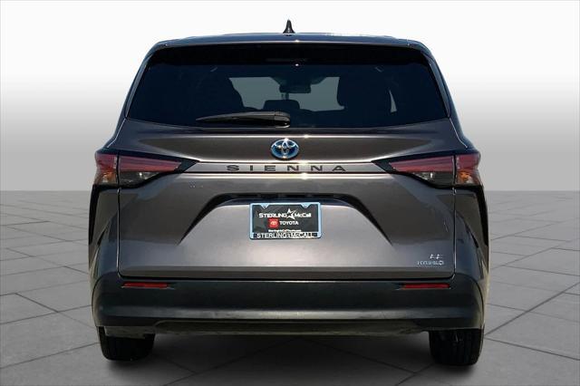 2021 toyota sienna le
