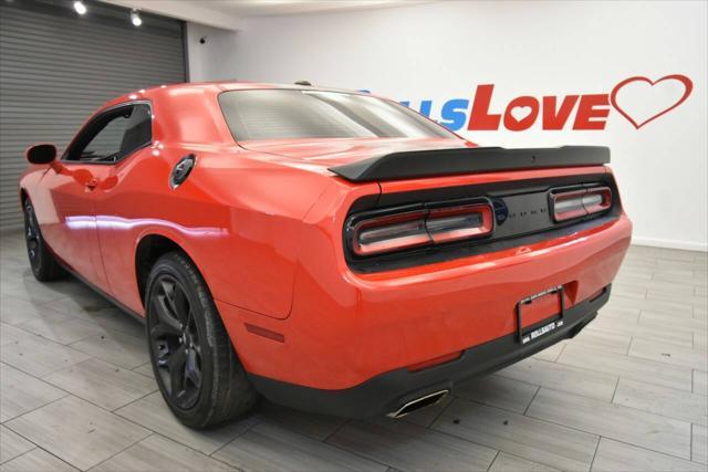 2020 dodge challenger sxt