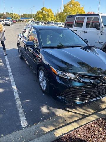 2019 toyota camry le