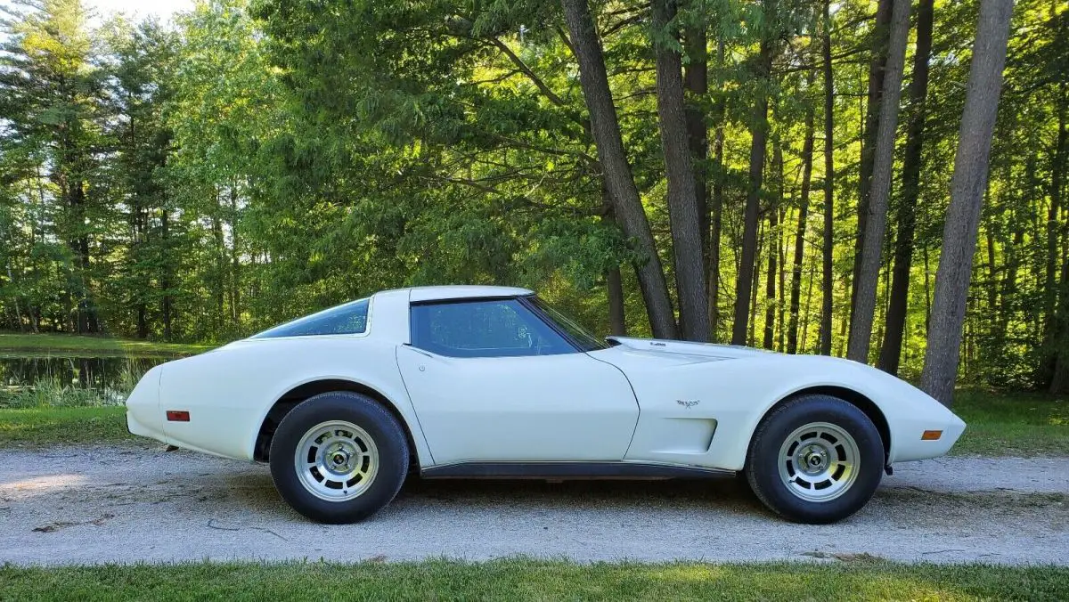 1978 chevrolet corvette sportscar white rwd manual base