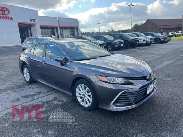 2022 toyota camry le