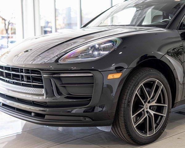 2022 porsche macan base
