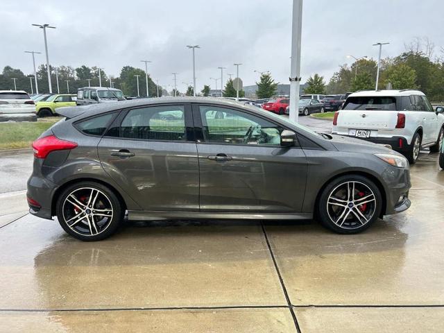 2017 ford focus st base