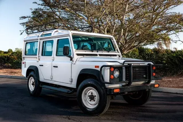 authentic north american specification - 9 passenger seating