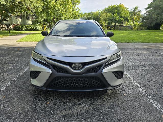 2018 toyota camry se