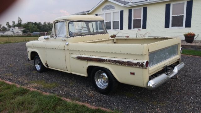 1958 chevy apache fleetside,shortbed, big back window