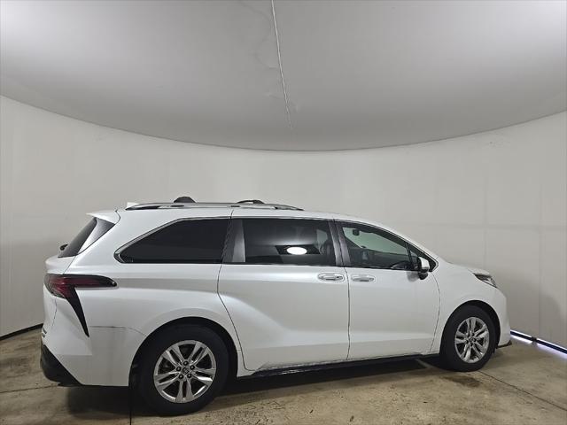 2022 toyota sienna limited 7-passenger