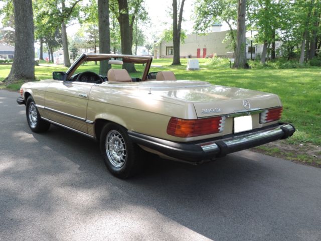 1985 mercedes 380sl both tops. runs great! nice classic sumer car. no reserve