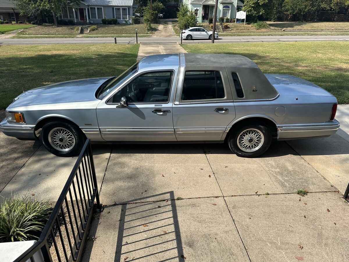 1992 lincoln town car sedan blue cartier