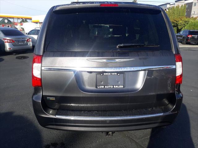 2016 chrysler town & country touring