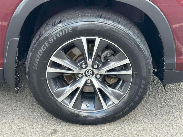 2019 toyota highlander le
