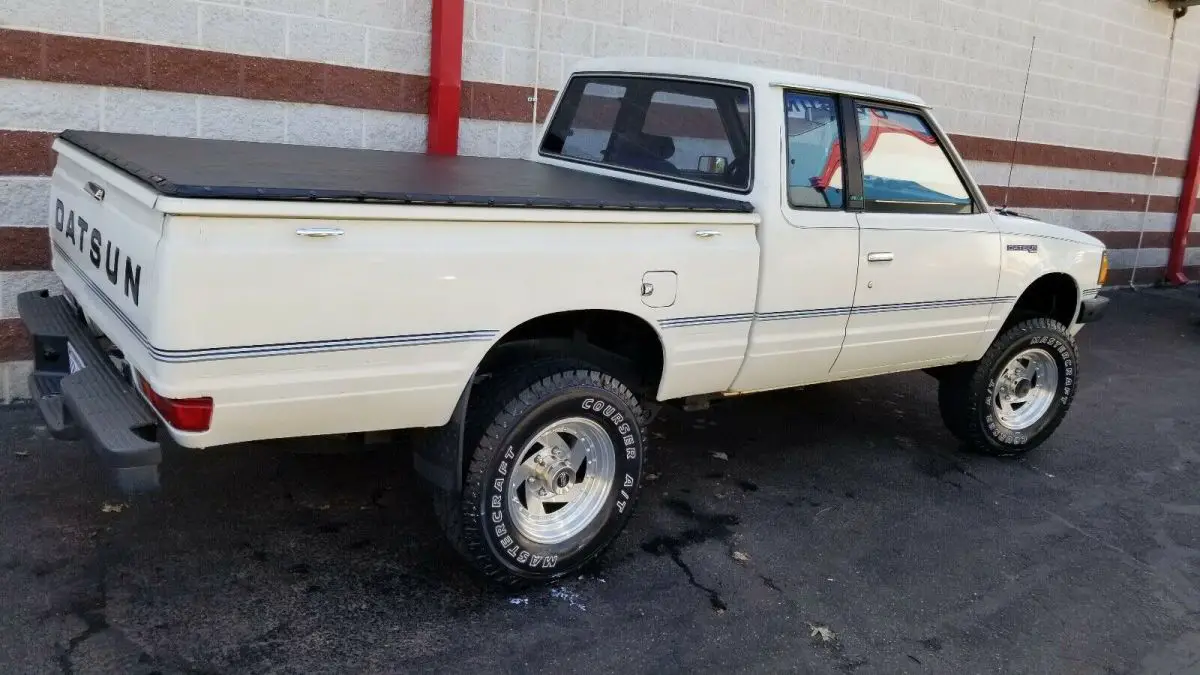 1982 nissan 720 pickup white 4wd manual king cab