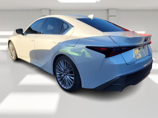 2022 lexus is 300 base