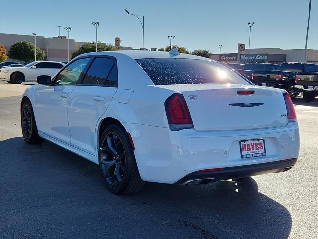 2021 chrysler 300 touring