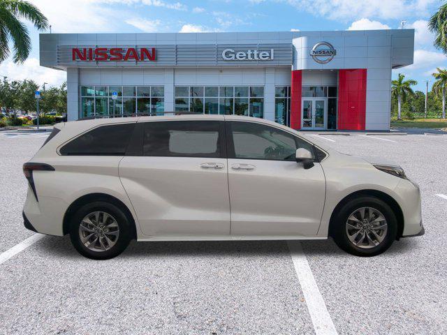2024 toyota sienna xle 8 passenger