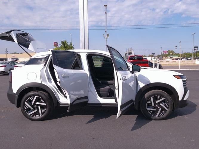 new 2025 nissan kicks sv