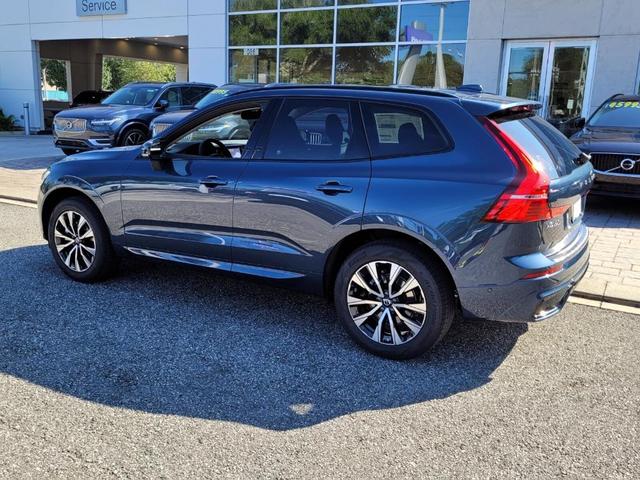 2024 volvo xc60 b5 plus dark theme