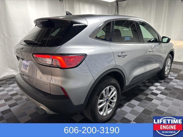 2022 ford escape se