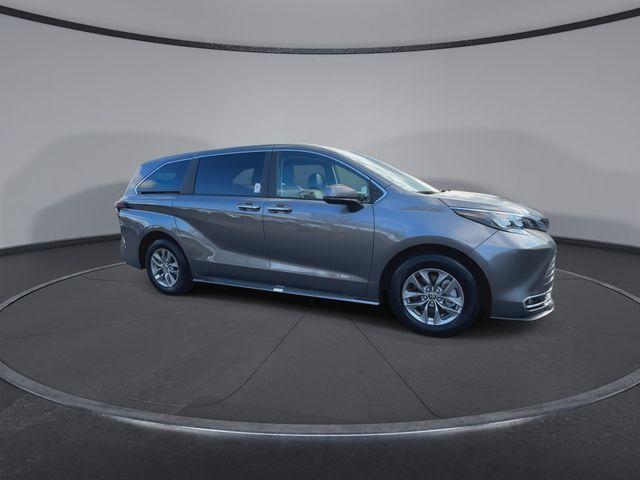 2024 toyota sienna xle