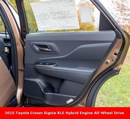 2025 toyota crown signia xle