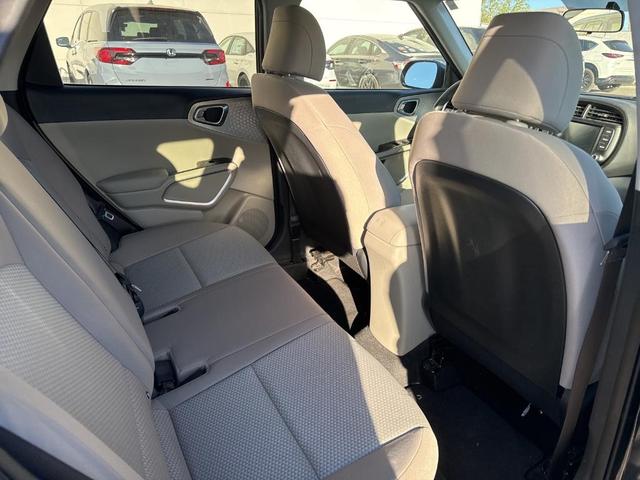 2022 kia soul lx