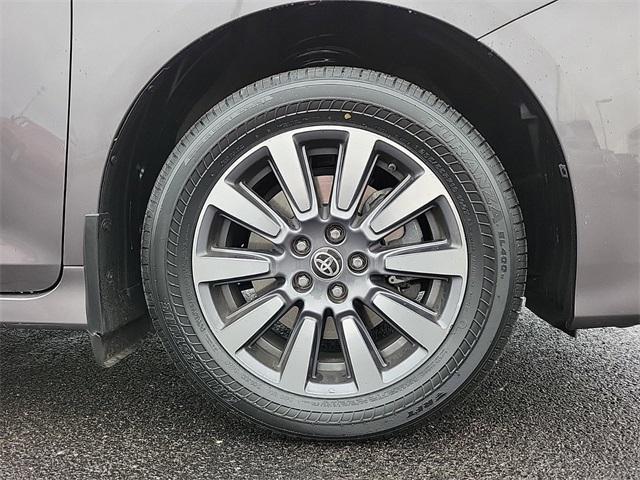2020 toyota sienna le