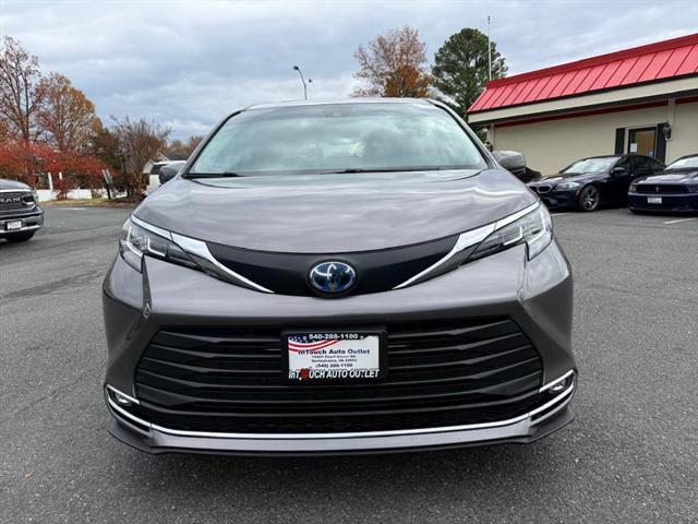 2022 toyota sienna xle 8 passenger