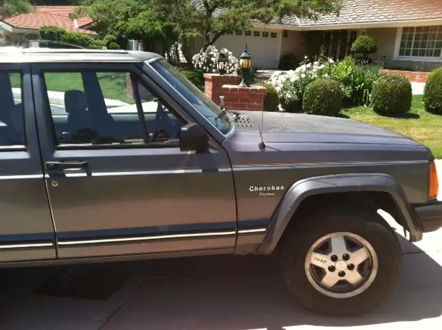 1988 4x2 grey jeep cherokee pioneer, one owner