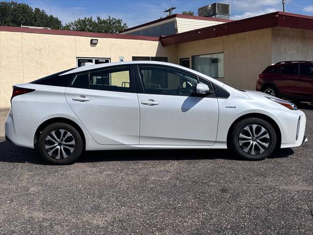 2021 toyota prius le